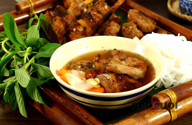Hướng dẫn làm bún chả bằng nồi chiên không dầu tại nhà