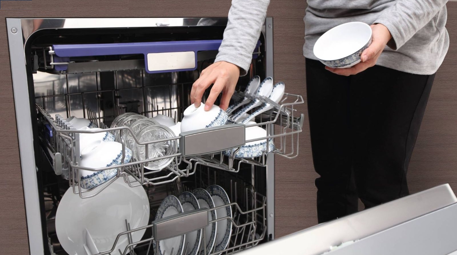 Máy rửa bát có thể rửa được bao nhiêu bát đĩa