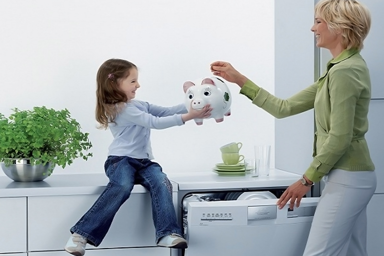 Mẹo sử dụng máy rửa bát hiệu quả và tiết kiệm cho gia đình