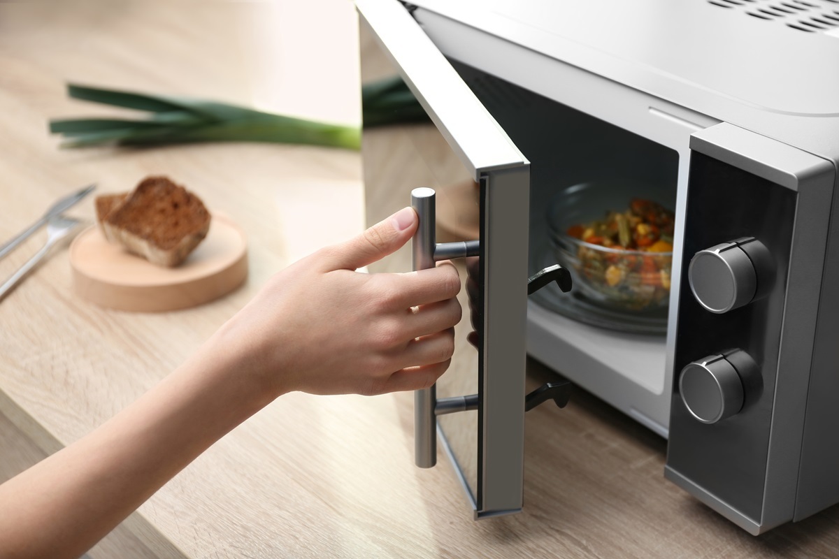 6 lưu ý giúp thực phẩm không bị khô khi hâm bằng lò vi sóng