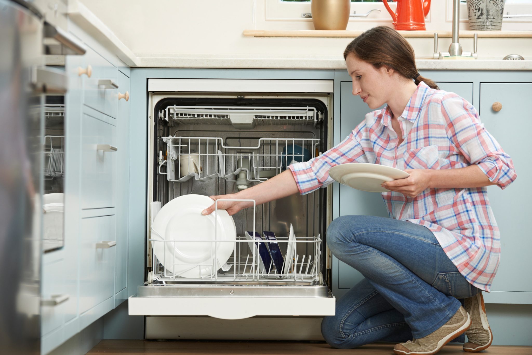 Mẹo khử mùi cho máy rửa bát