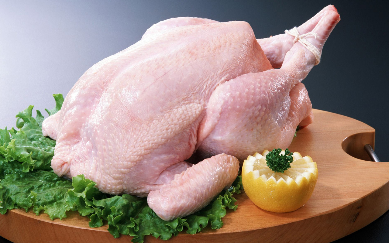 Mách chị em cách chọn gà ngon cho bữa ăn gia đình