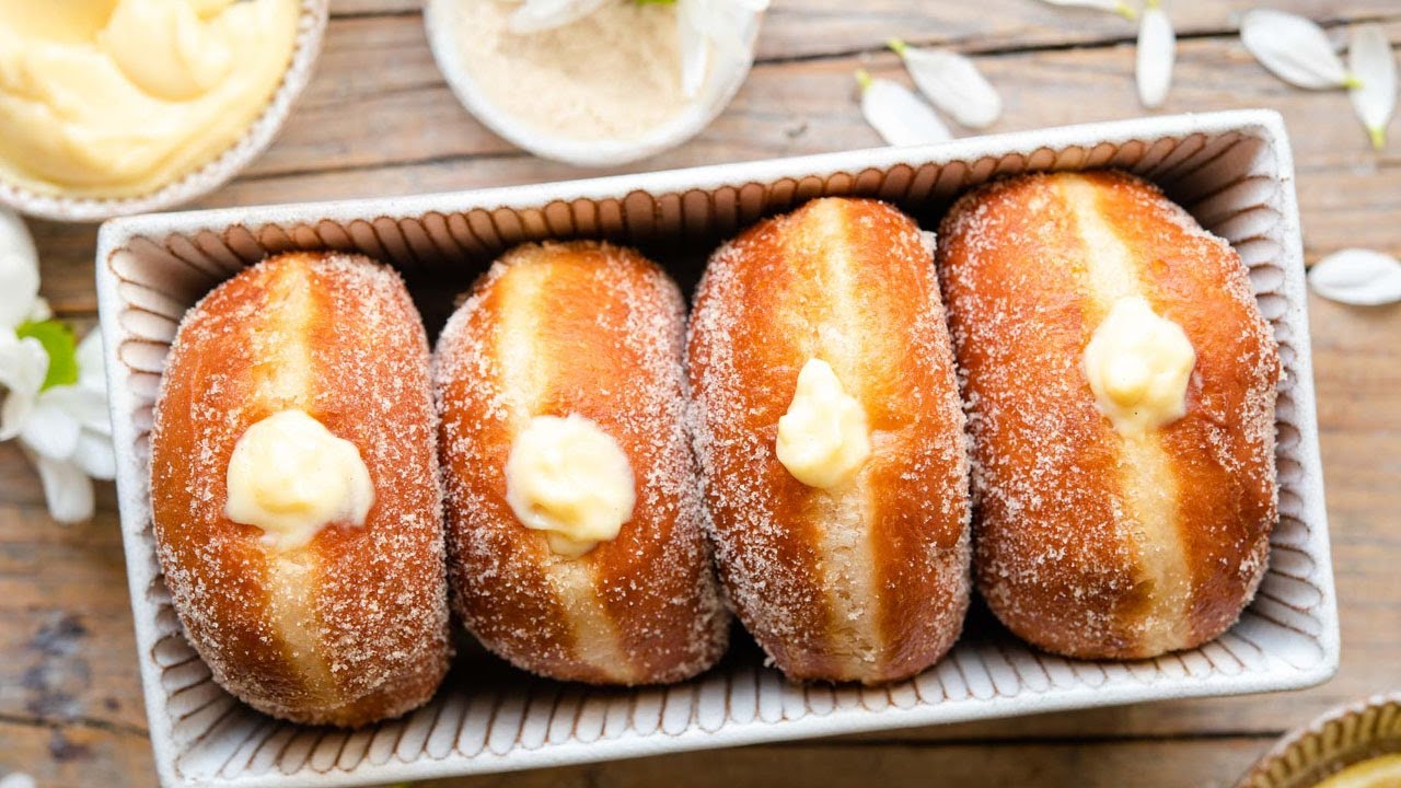 Cách làm bánh donut nhân kem trứng thơm ngon không cần lò nướng