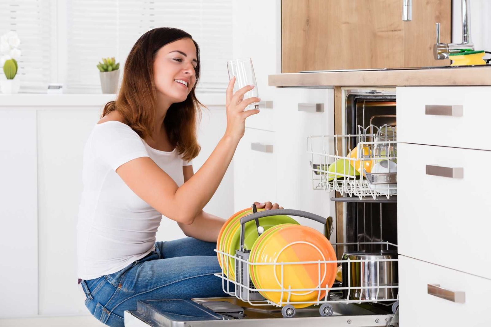 Một số lưu ý trong lần đầu tiên sử dụng máy rửa bát