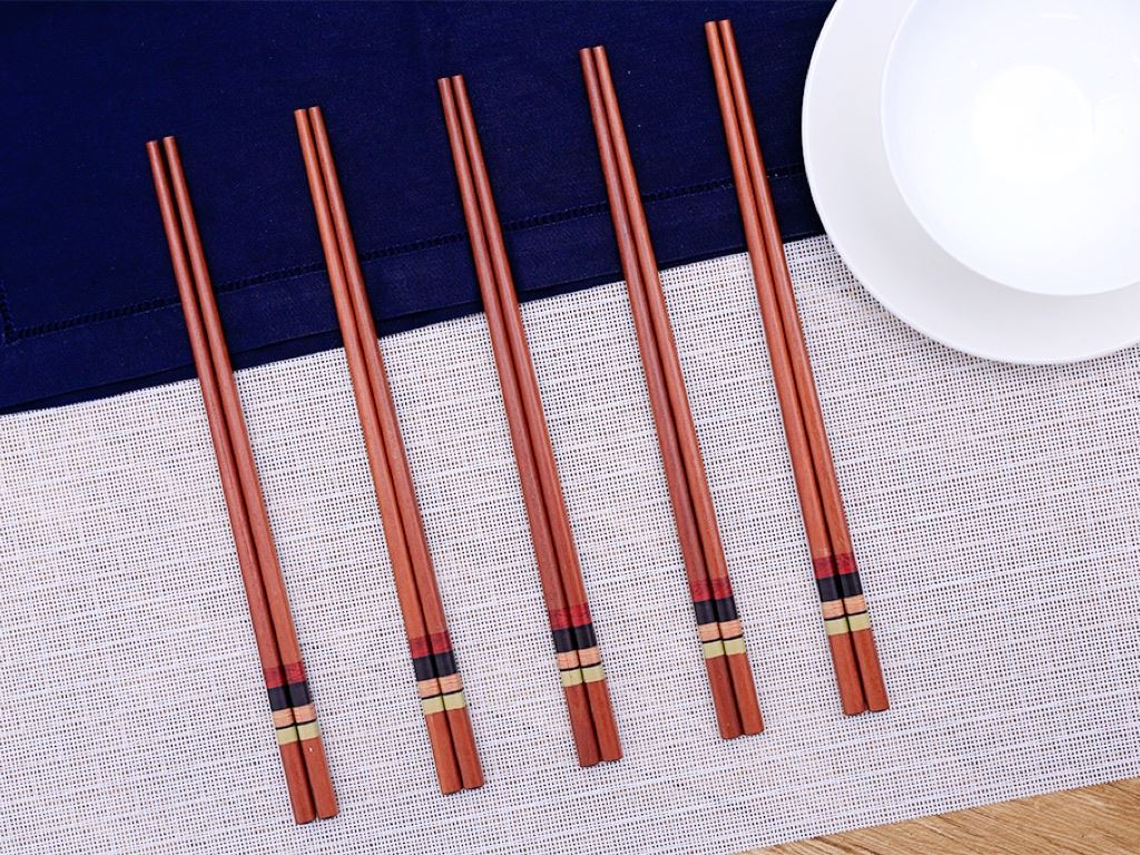 Mẹo bảo quản đũa gỗ không bị mốc mà gia đình nào cũng cần
