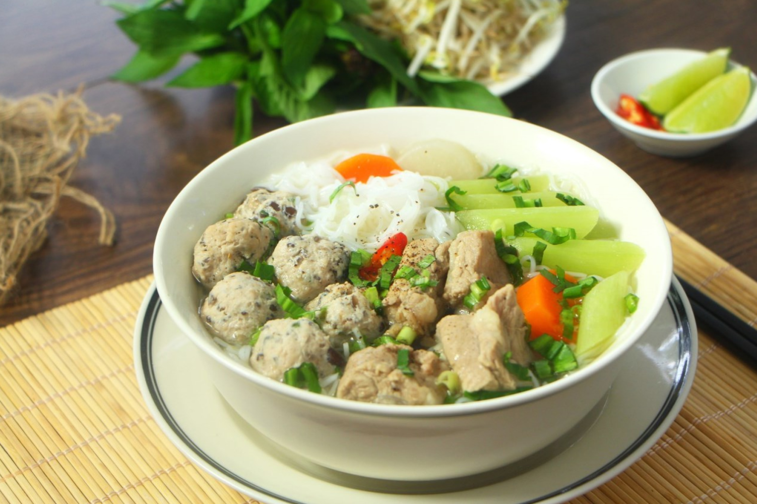 Thay đổi thực đơn hàng ngày với món bún mọc dọc mùng thanh mát giải nhiệt ngày hè