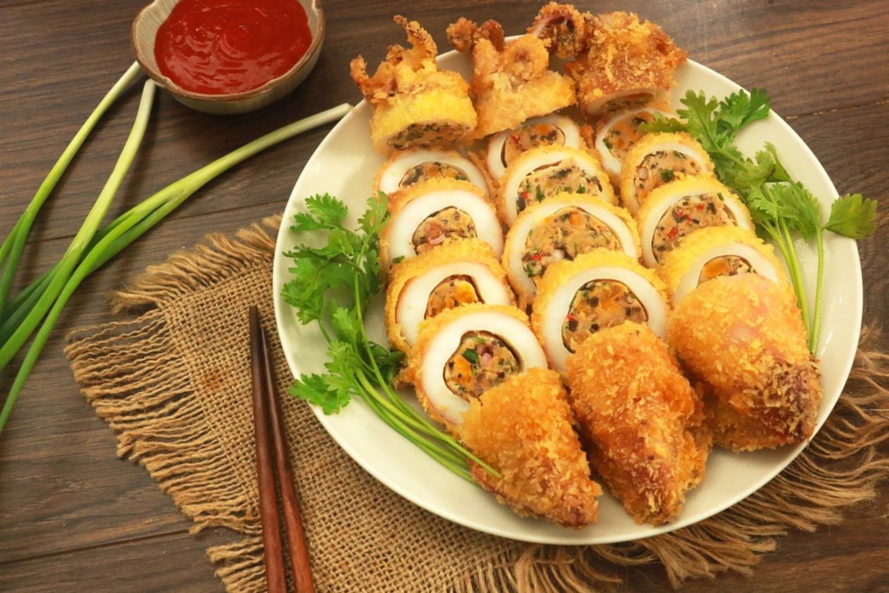 Cách làm mực nhồi trứng muối chiên giòn rụm, thơm ngon ai cũng mê