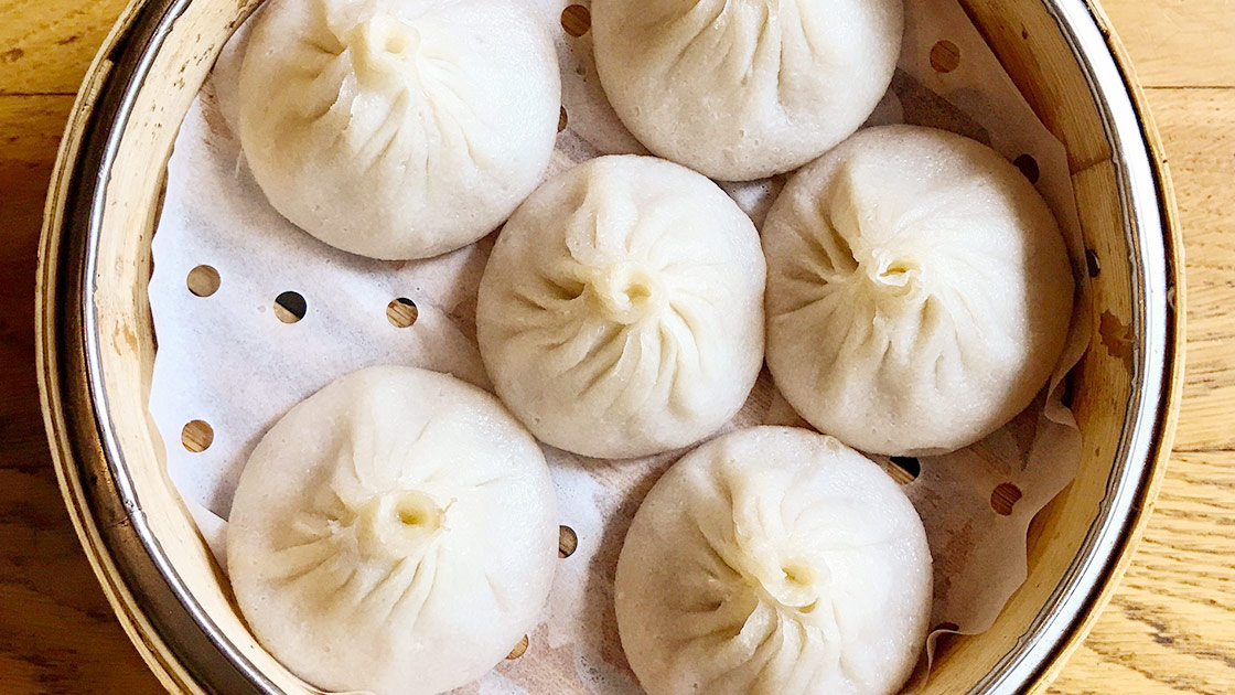 Làm bánh bao nhân xá xíu tại nhà