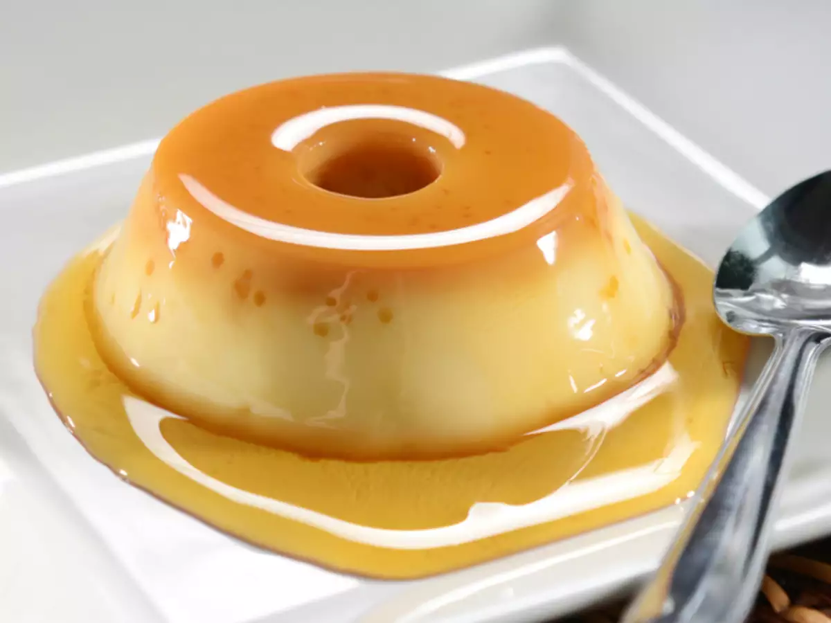 Làm bánh flan tráng miệng bằng lò vi sóng ngon chuẩn vị