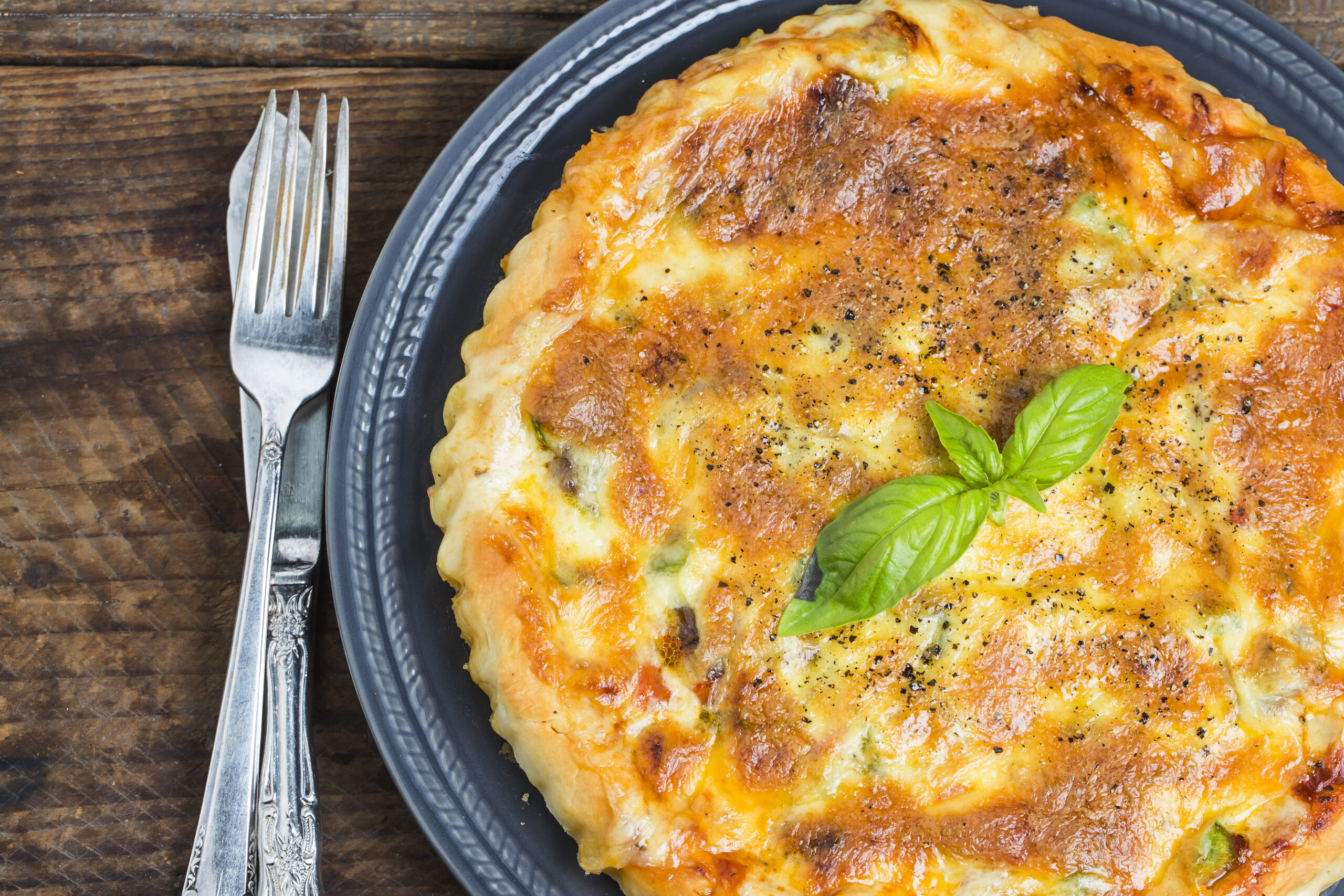Nướng pizza bò bằm bằng nồi chiên không dầu thơm ngon, giòn rụm