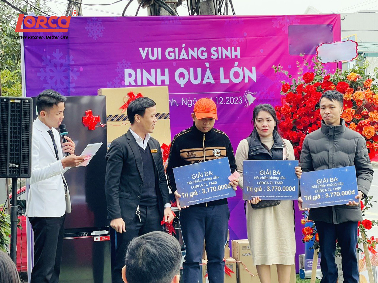 LORCA CÙNG NHÀ PHÂN PHỐI NINH BÌNH, ĐẠI LÍ TẠI HÀ NỘI TRAO QUÀ NOEL VÀ TRI ÂN KHÁCH HÀNG