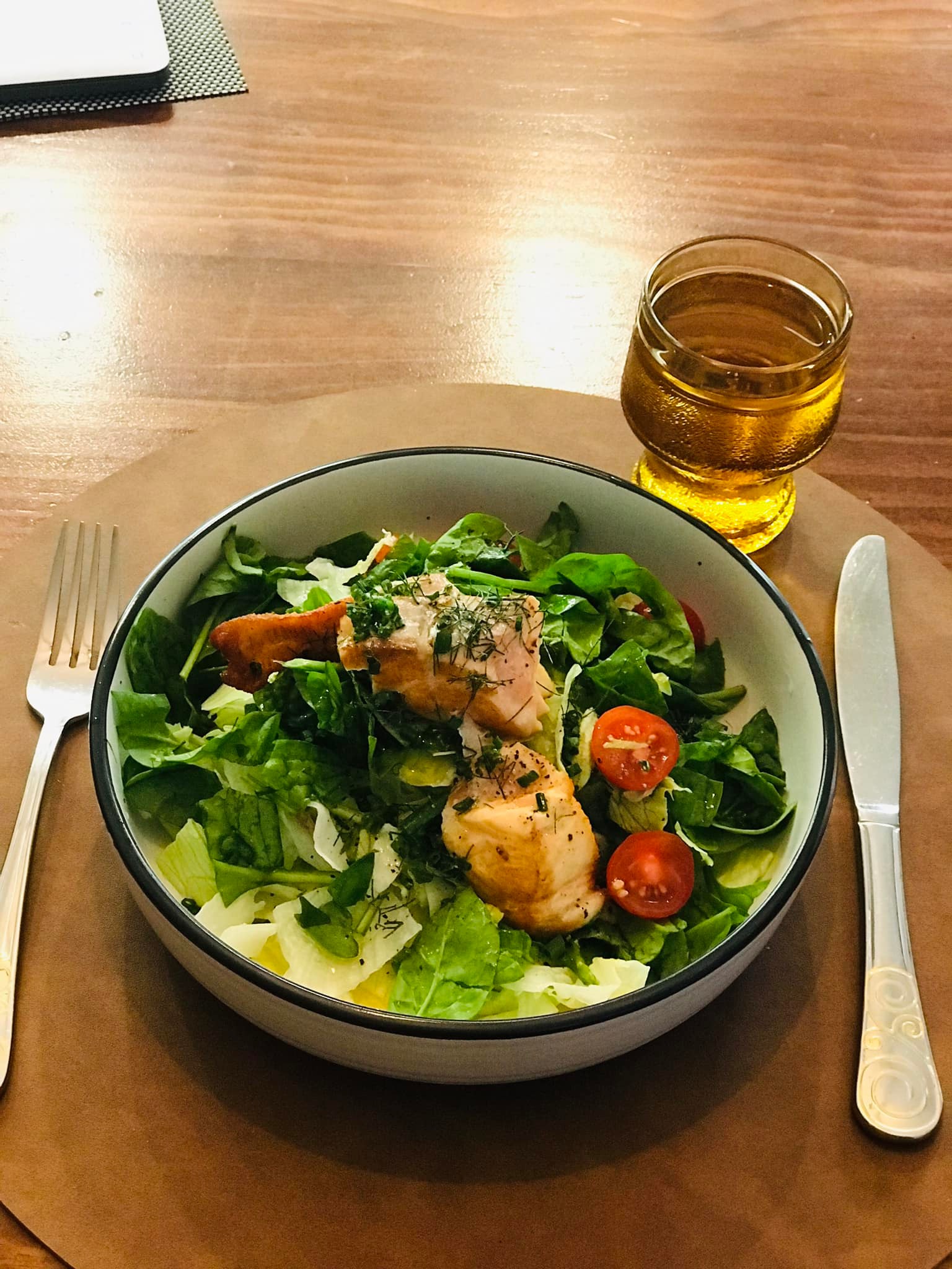 Cách làm salad cá hồi cả nhà đều mê