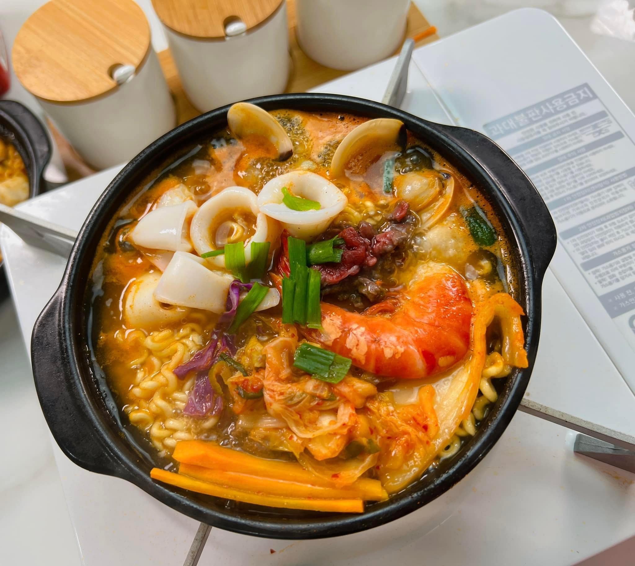 Cách nấu mì cay đơn giản tại nhà ngon như ngoài hàng