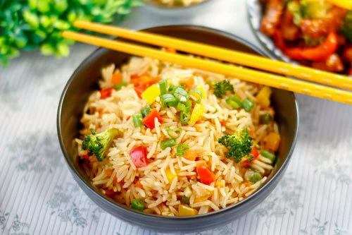 Cách làm cơm rang giòn ngon, vàng ruộm như nhà hàng