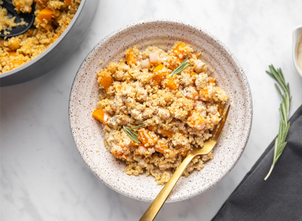 MÓN ĂN KHÔNG GLUTEN: QUINOA KẾT HỢP VỚI BÍ NGÔ VÀ ĐẬU GÀ