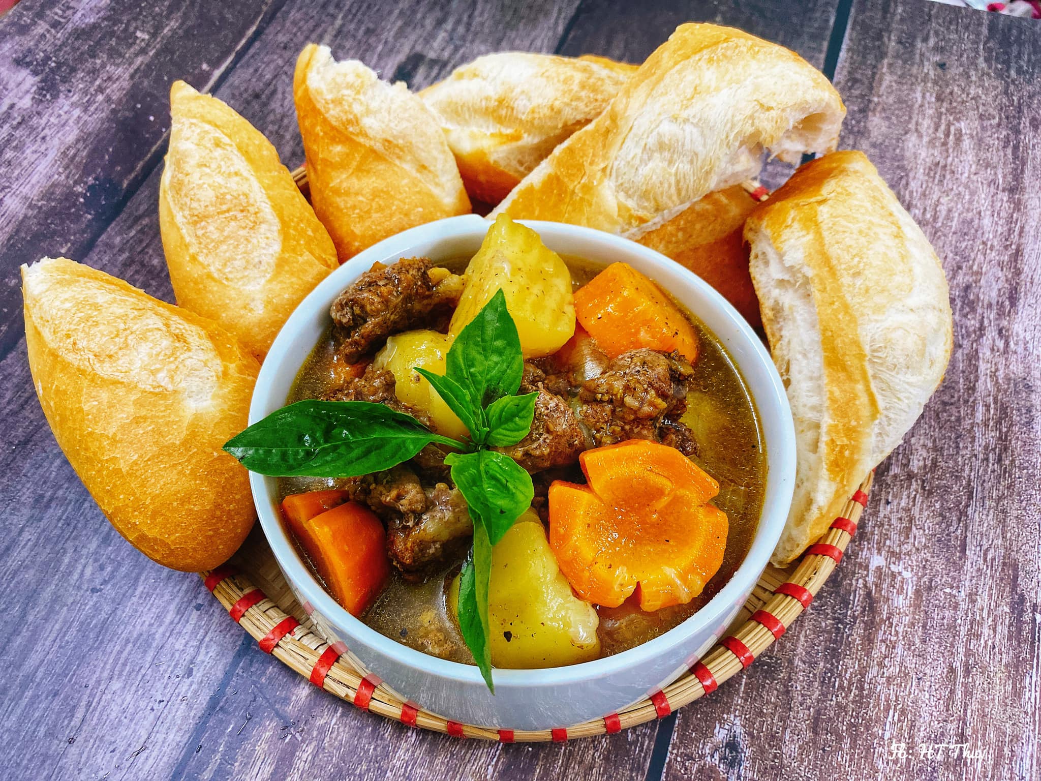 Cách nấu bò sốt vang đơn giản
