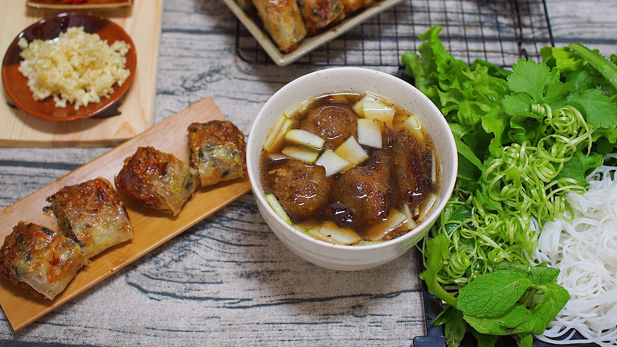 2 cách pha nước chấm bún chả ngon, chuẩn Hà Nội
