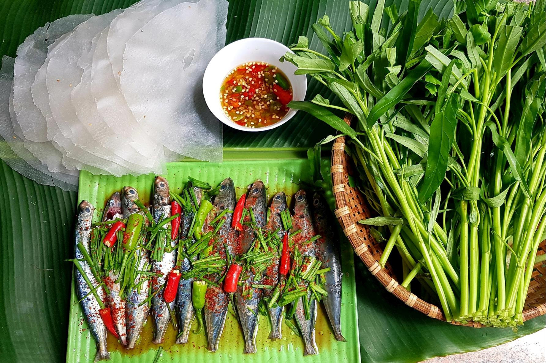 Hướng dẫn cách làm cá nục hấp cuốn bánh tráng siêu ngon
