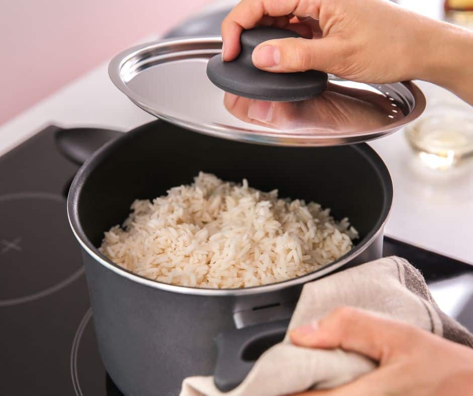 Hướng dẫn cách nấu cơm bằng bếp từ ngon, đơn giản