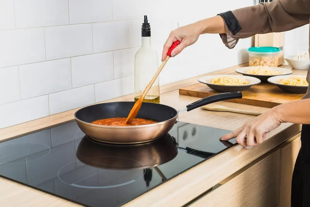Bếp từ hết bao nhiêu số điện 1 tháng?