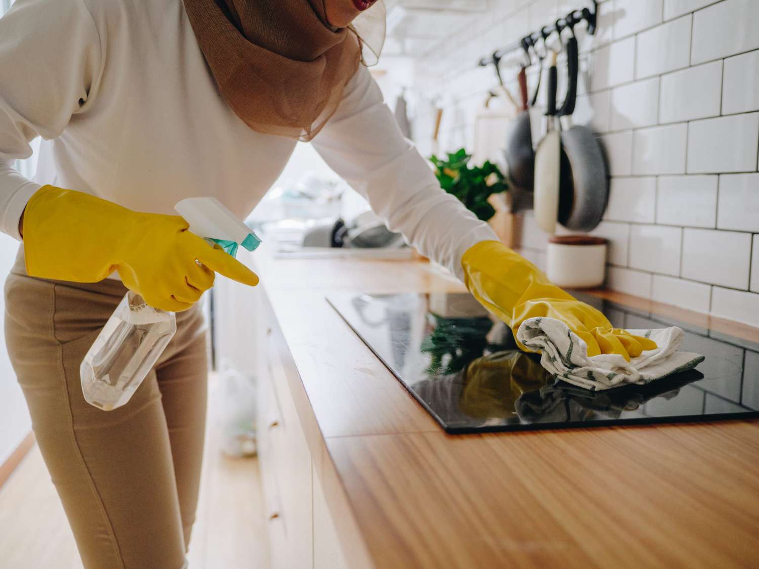Bí Quyết Bảo Dưỡng Bếp Từ Đơn Giản Mà Hiệu Quả