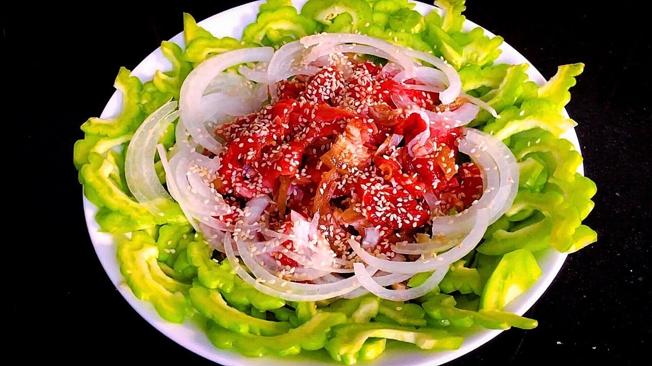 Cách làm bò né khổ qua giòn ngon không đắng
