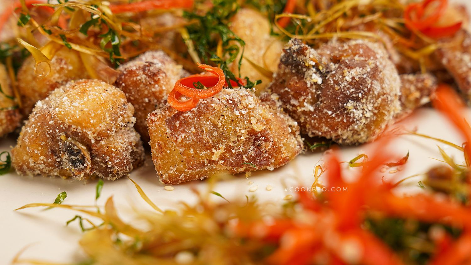 Chia sẻ cách làm gà rang muối ngon như nhà hàng