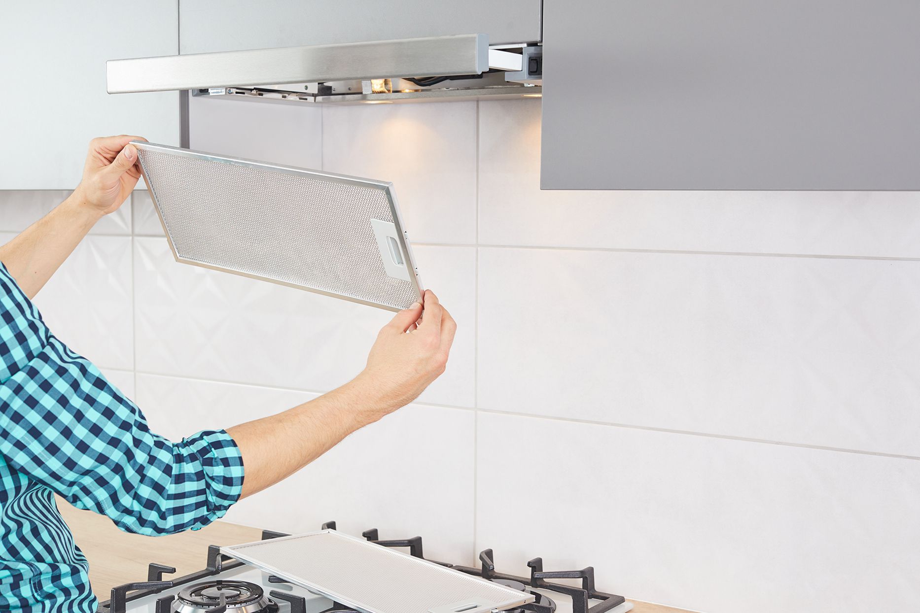 Mẹo vệ sinh tấm lọc máy hút mùi đơn giản tại nhà