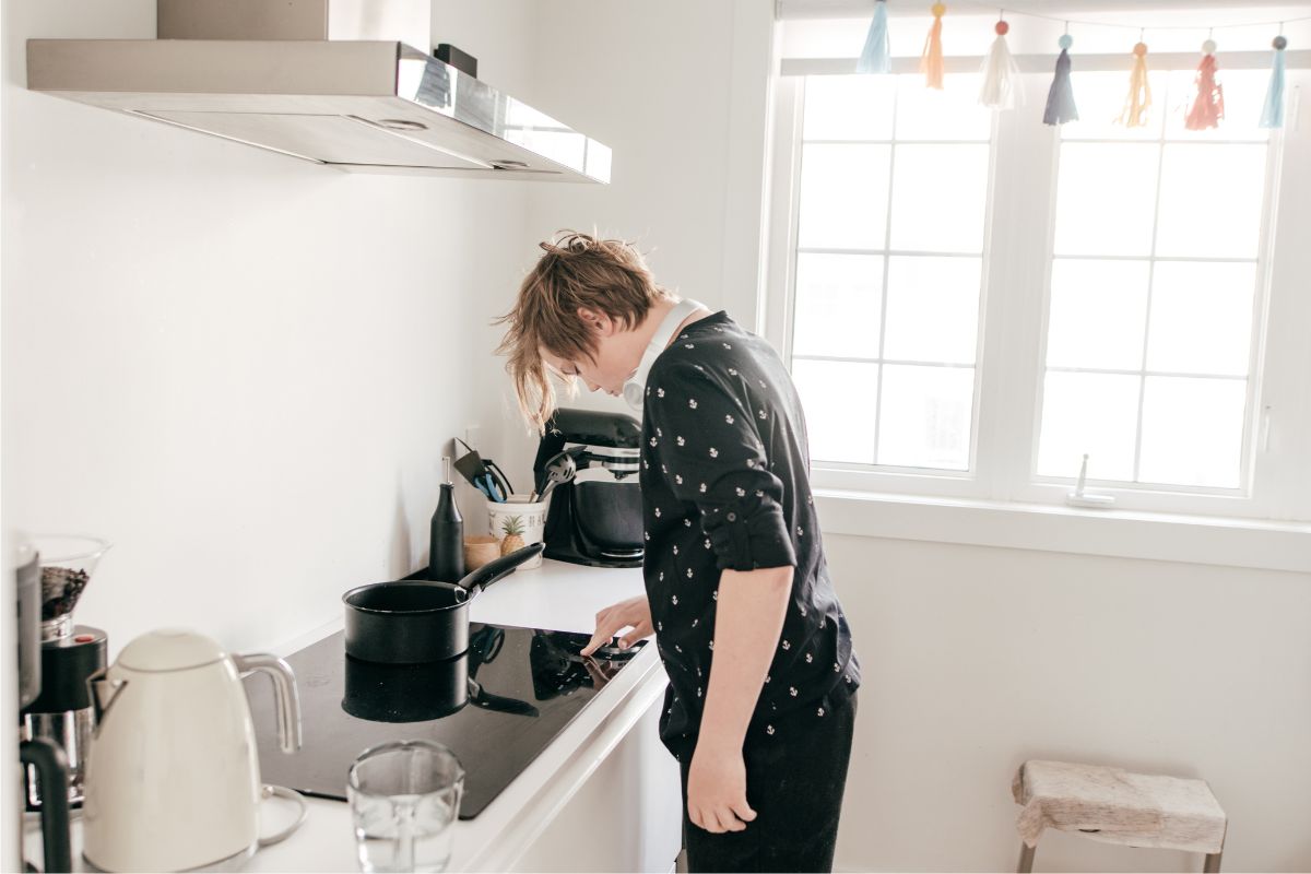 Cách khắc phục bếp từ khi nấu phát ra tiếng kêu