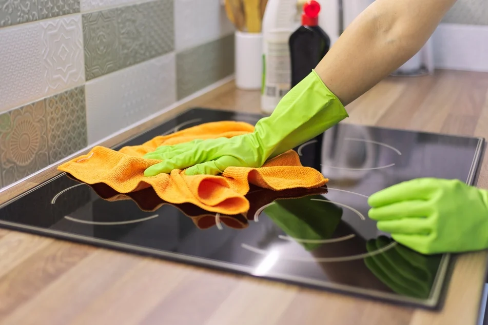 Cách vệ sinh bếp từ đơn giản, sạch bóng như mới
