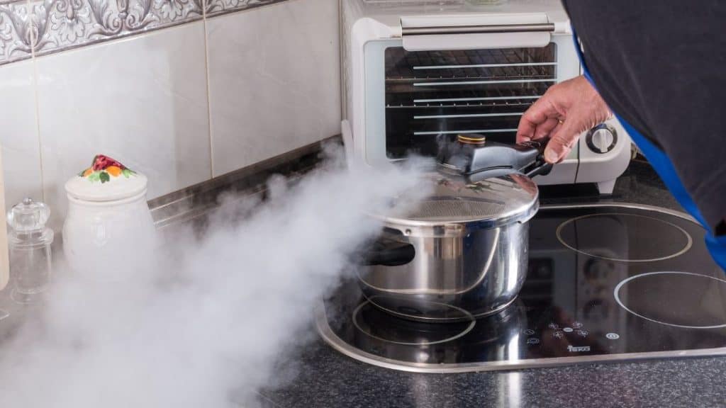 Cách xả van nồi áp suất hiệu quả và an toàn