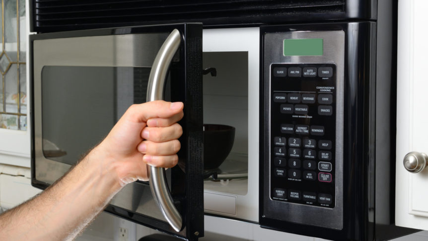 Cách khắc phục lò vi sóng không mở cửa được