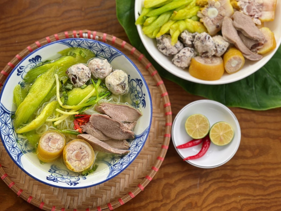 Hướng dẫn cách nấu bún sườn dọc mùng chuẩn vị Hà Nội