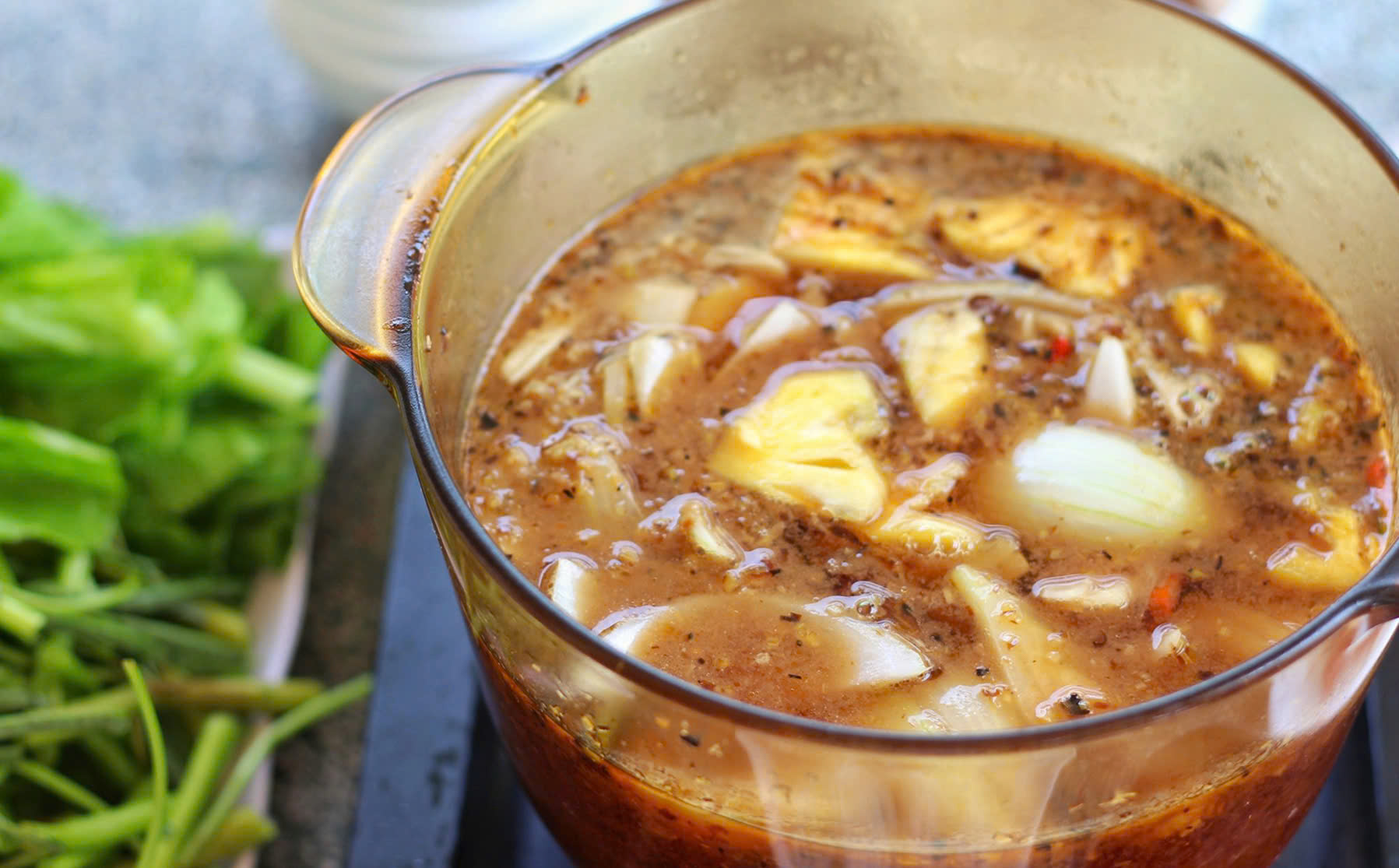 Cách làm lẩu bò mắm ruốc thơm ngon, đậm đà