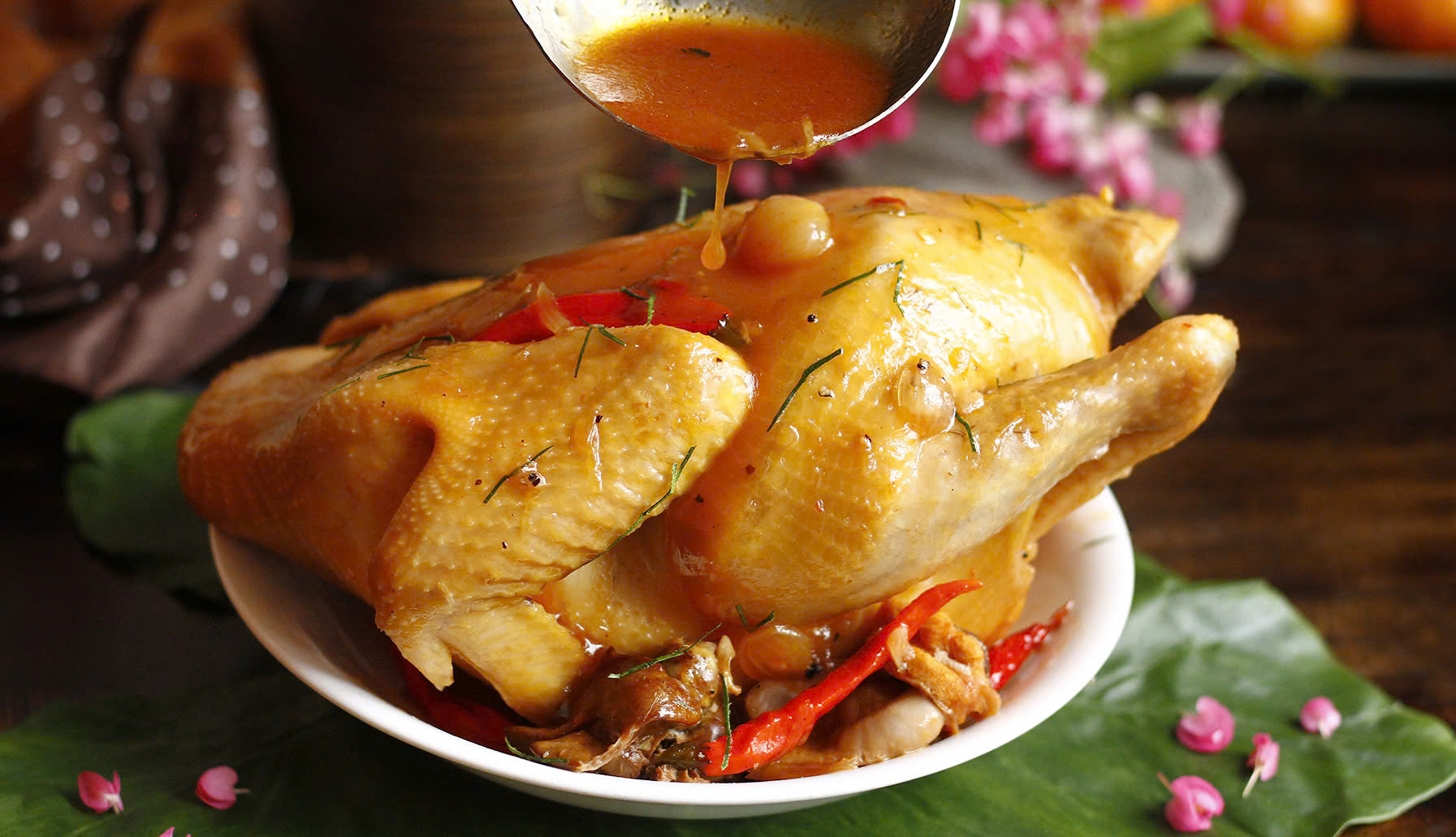 Cách làm gà hấp mắm nhĩ bằng bếp từ thơm ngon, đậm đà