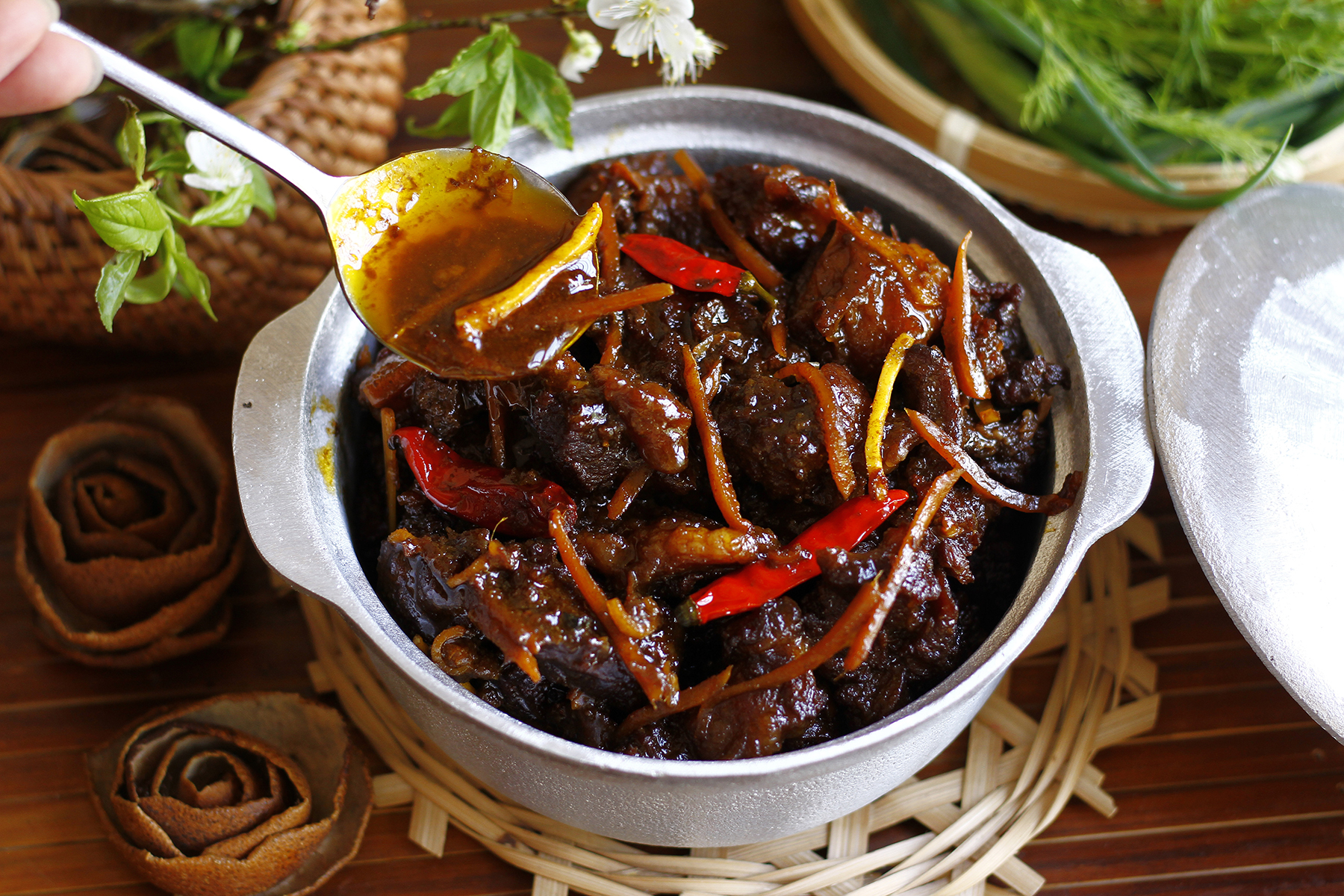 Cách làm bò kho gừng sả đậm đà đưa cơm
