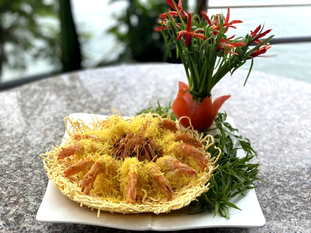 Cách làm tôm chiên hoàng bào từ miến bún khô