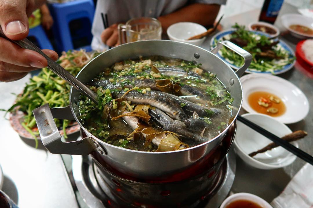 Cách nấu lẩu cá kèo lá giang thơm ngon, đậm đà