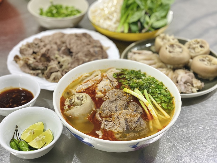 Cách nấu bún bò đơn giản, đậm đà chuẩn vị Huế