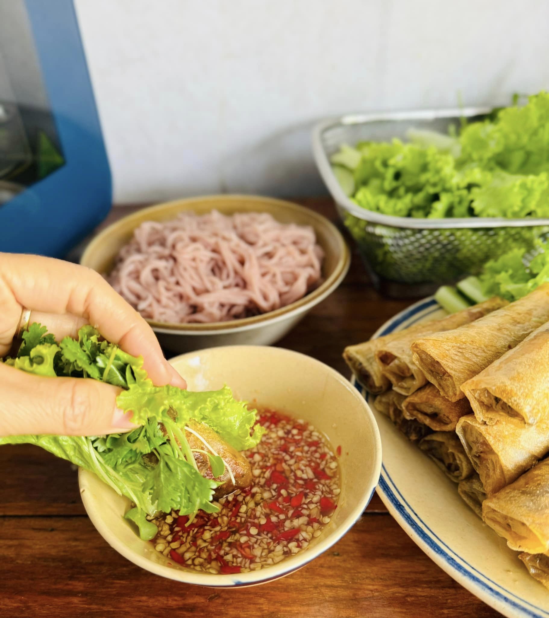 Cách làm chả giò khoai môn thịt giòn rụm