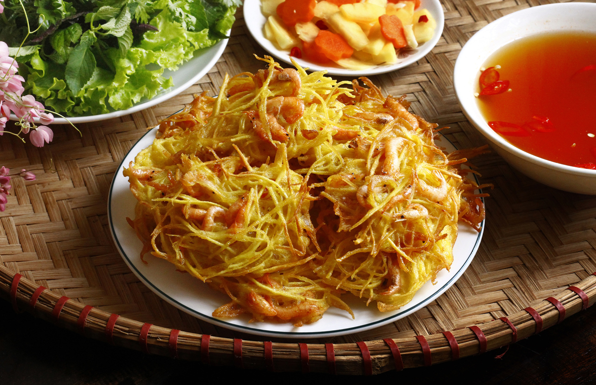 Cách làm bánh tôm khoai lang chiên giòn