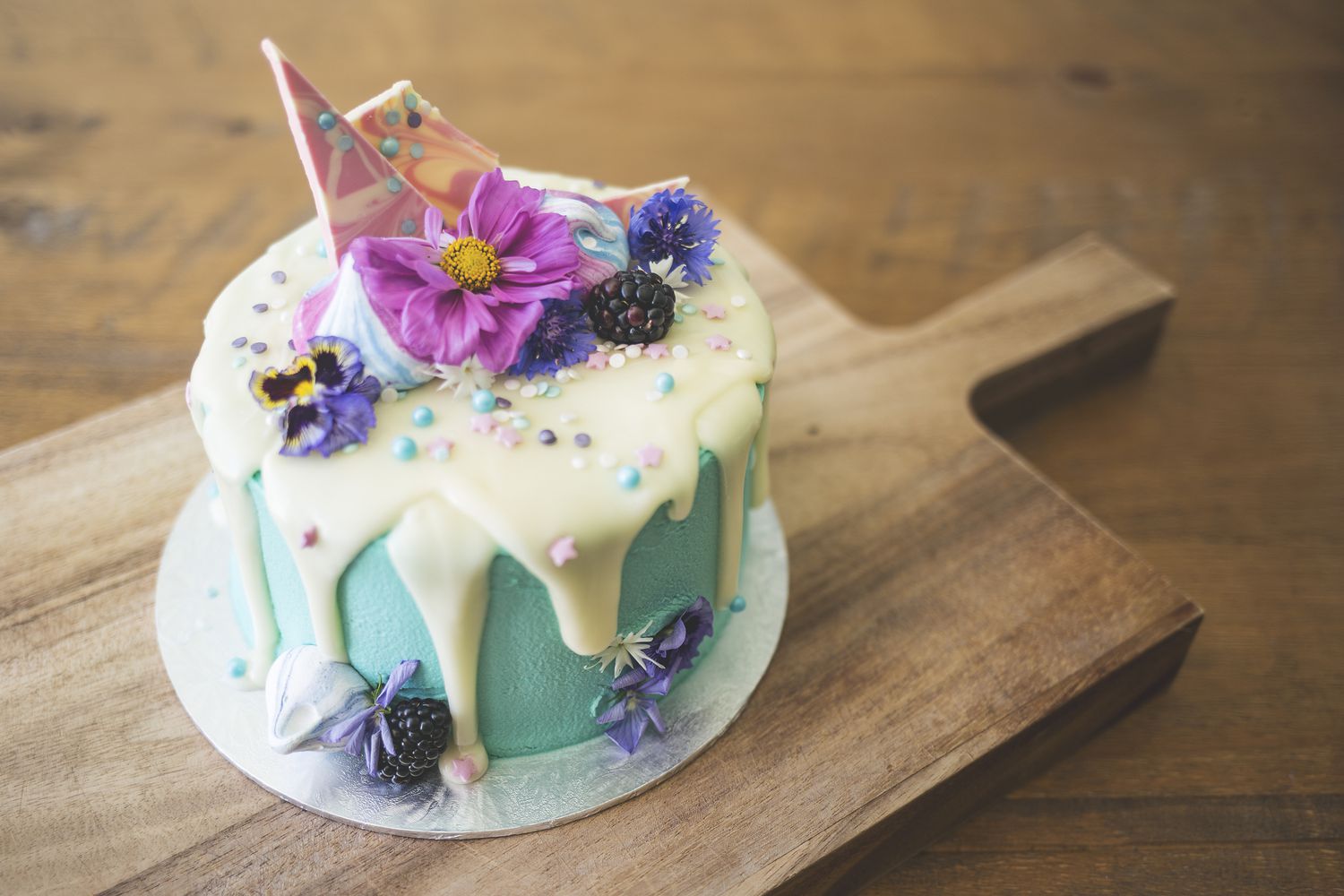 Bánh fondant là gì? Tìm hiểu về loại bánh đặc biệt này