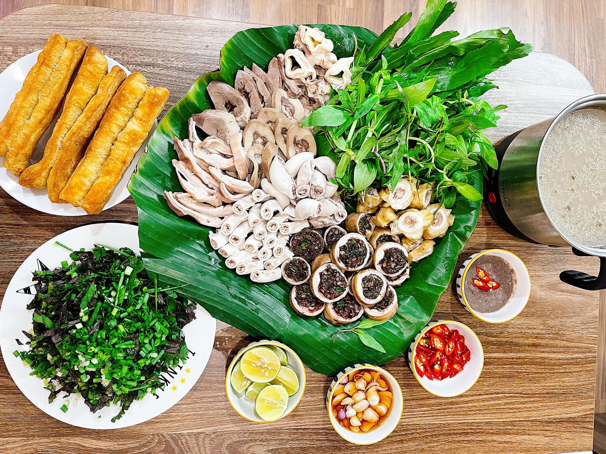 Cách nấu lẩu cháo lòng thơm ngon, dân dã
