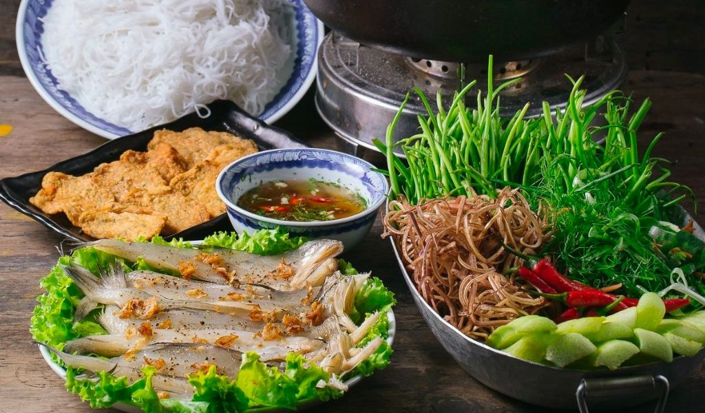 Cách nấu lẩu cá khoai chua cay đơn giản
