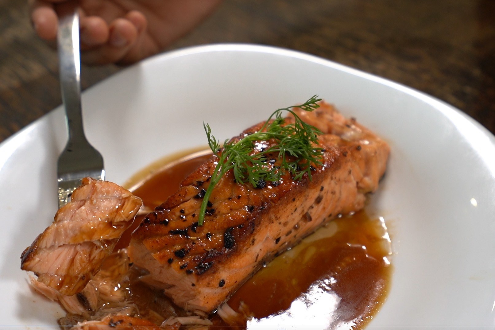 Cách làm cá hồi áp chảo sốt teriyaki kiểu Nhật