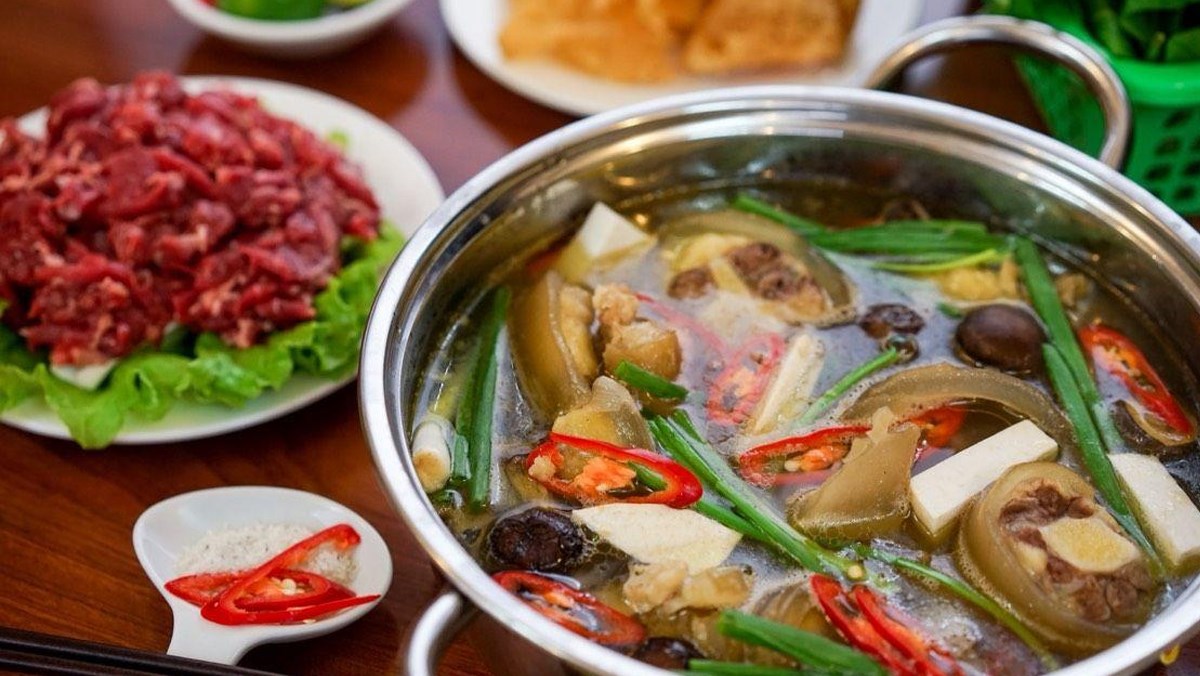 Cách nấu lẩu đuôi bò thuốc bắc bồi bổ sức khỏe cho cả gia đình