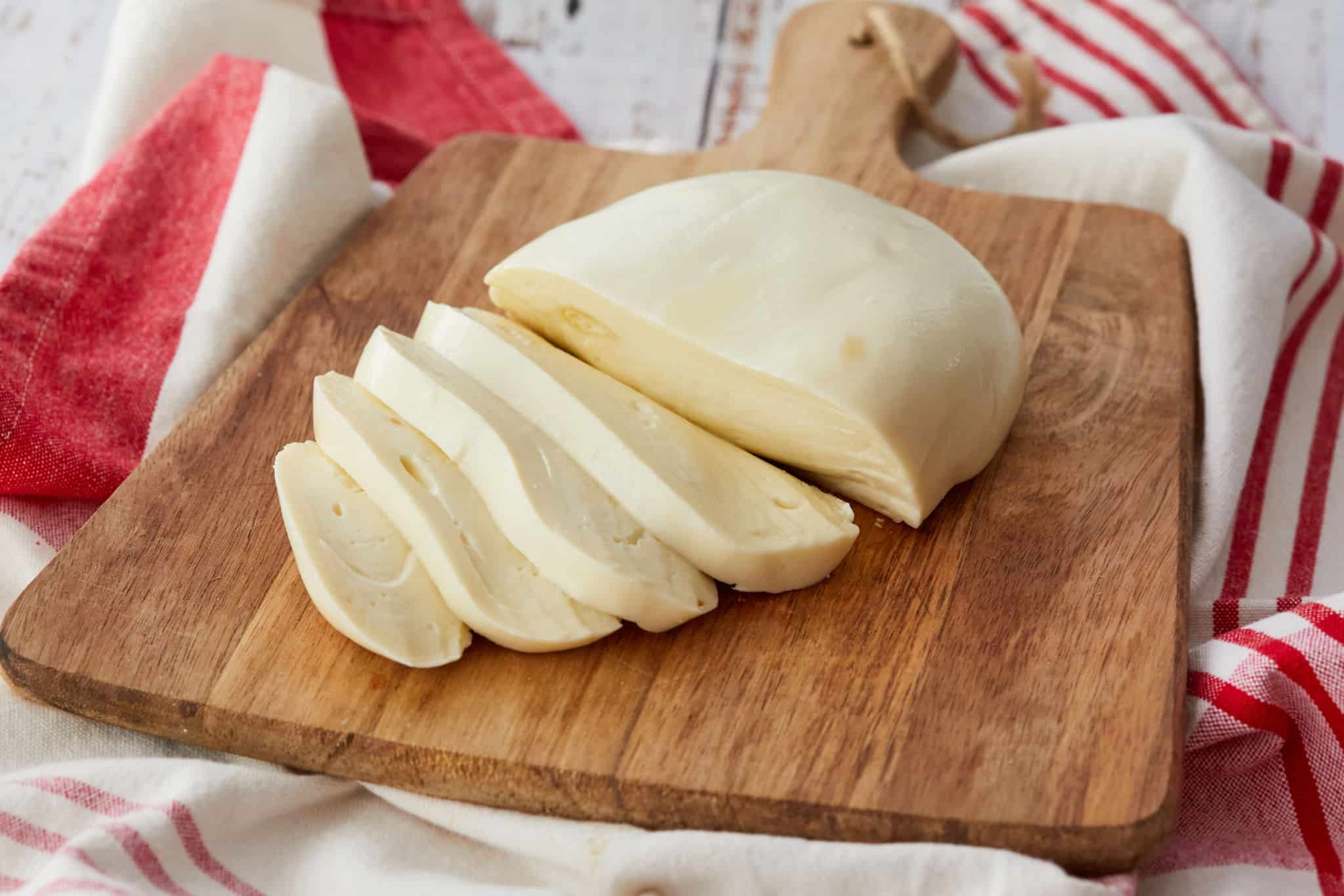 Cách làm phô mai mozzarella kéo sợi tại nhà