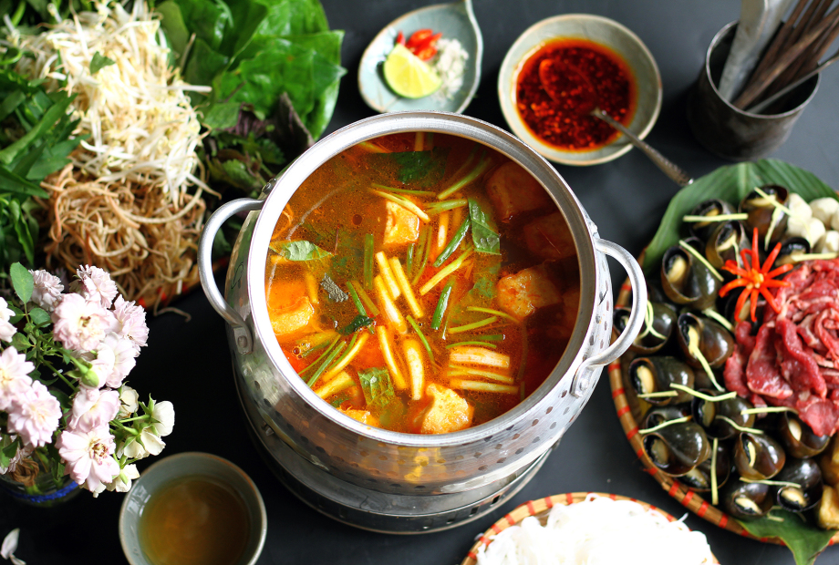 Cách nấu lẩu ốc nóng hổi cho ngày lạnh