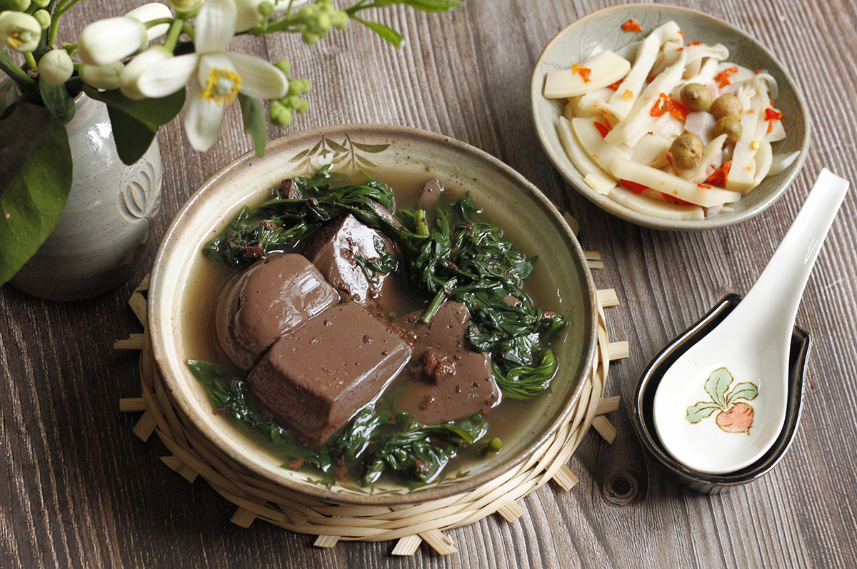 Cách làm tiết hầm ngải cứu, món ăn dân dã mùa đông