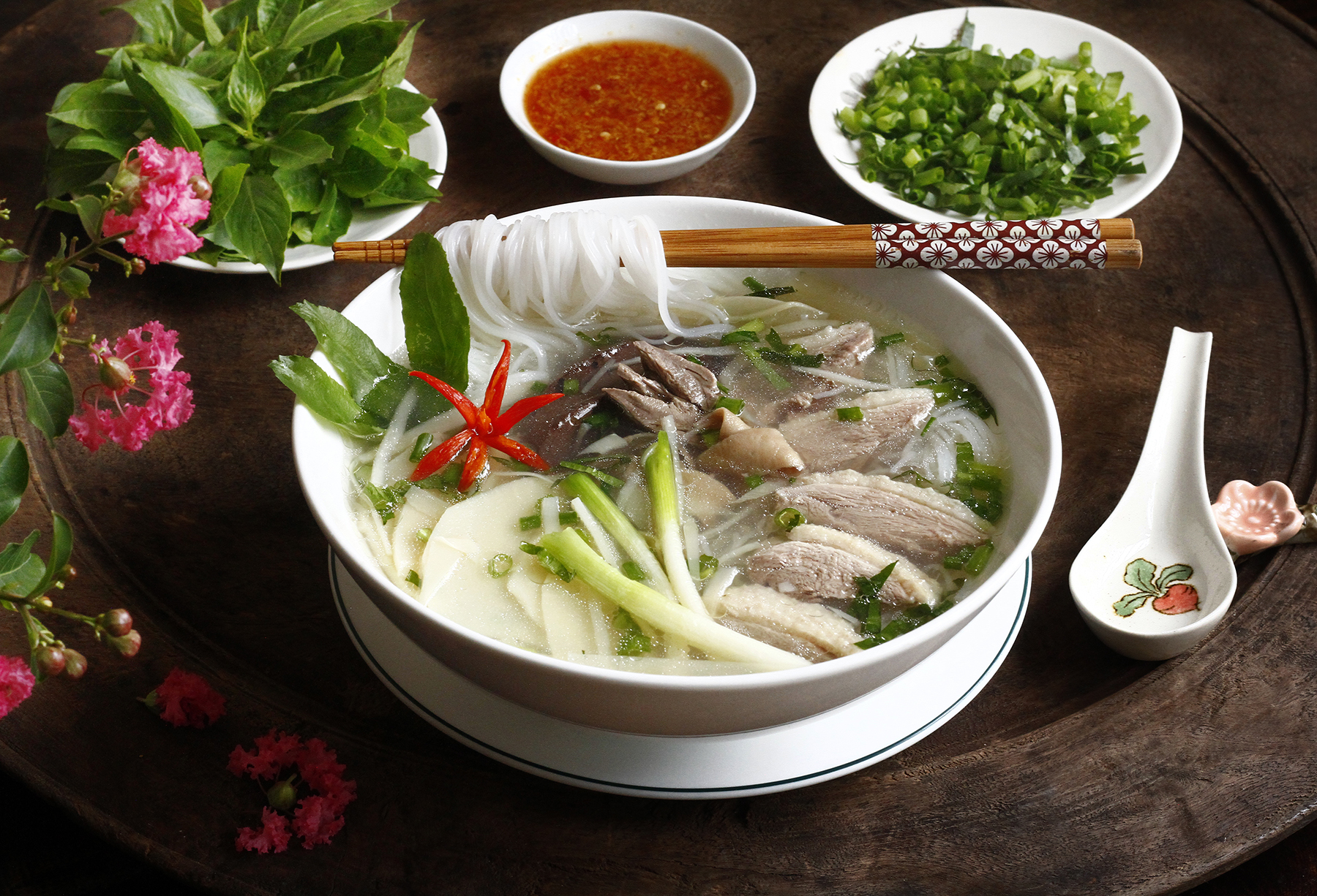 Cách nấu bún măng vịt thơm ngon, không hôi